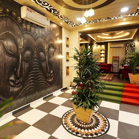 The Grand Orion Hotel Chinhat ภายนอก รูปภาพ