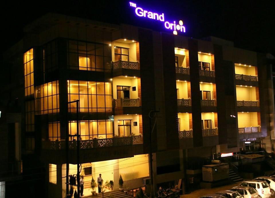 The Grand Orion Hotel Chinhat ภายนอก รูปภาพ
