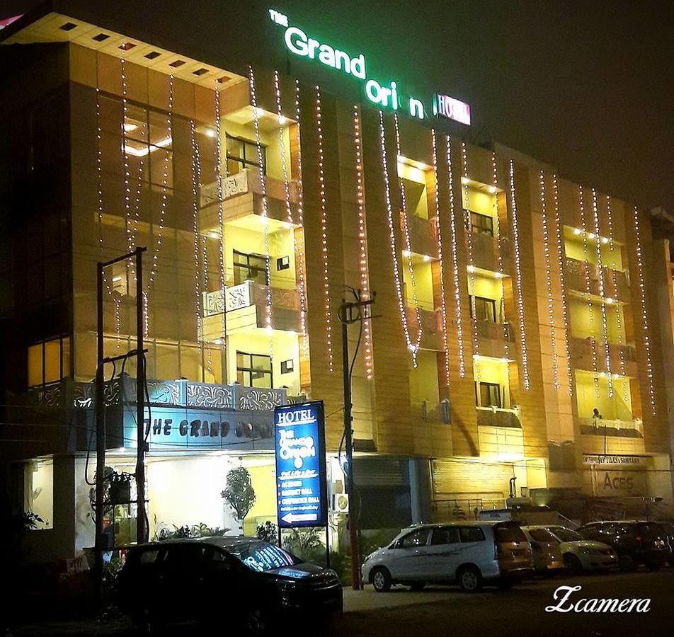 The Grand Orion Hotel Chinhat ภายนอก รูปภาพ