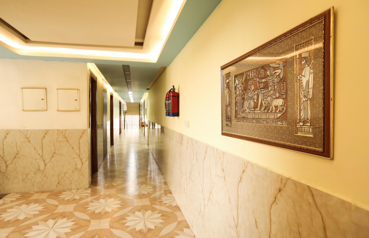 The Grand Orion Hotel Chinhat ภายนอก รูปภาพ
