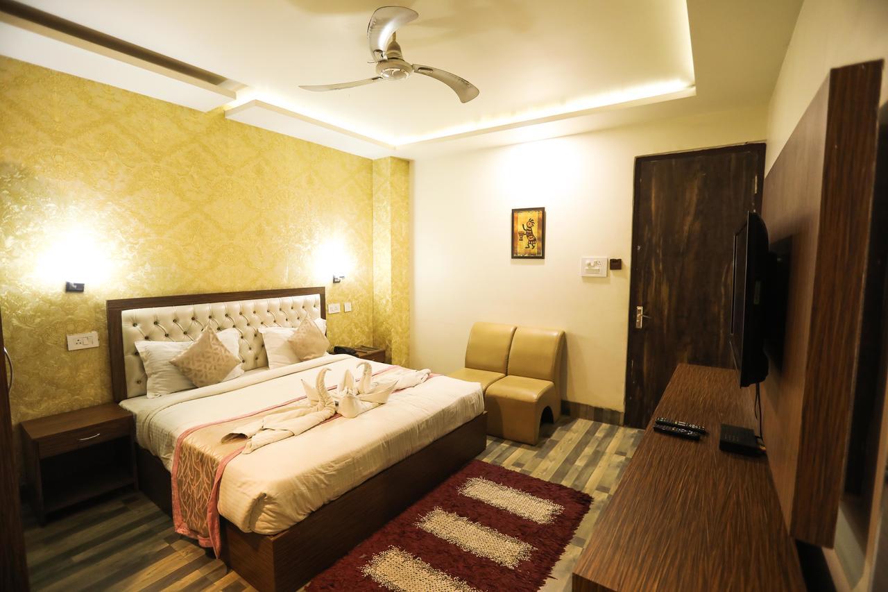 The Grand Orion Hotel Chinhat ภายนอก รูปภาพ