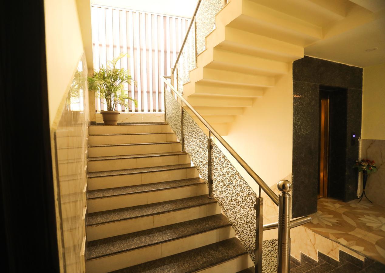 The Grand Orion Hotel Chinhat ภายนอก รูปภาพ